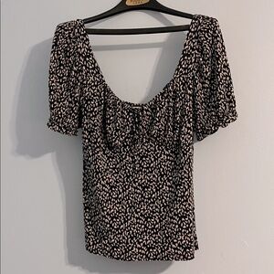 Sexy Black and Cream Patterned Top